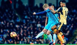 足坛最新爆料新闻直播视频,直播视频揭秘球星转会内幕